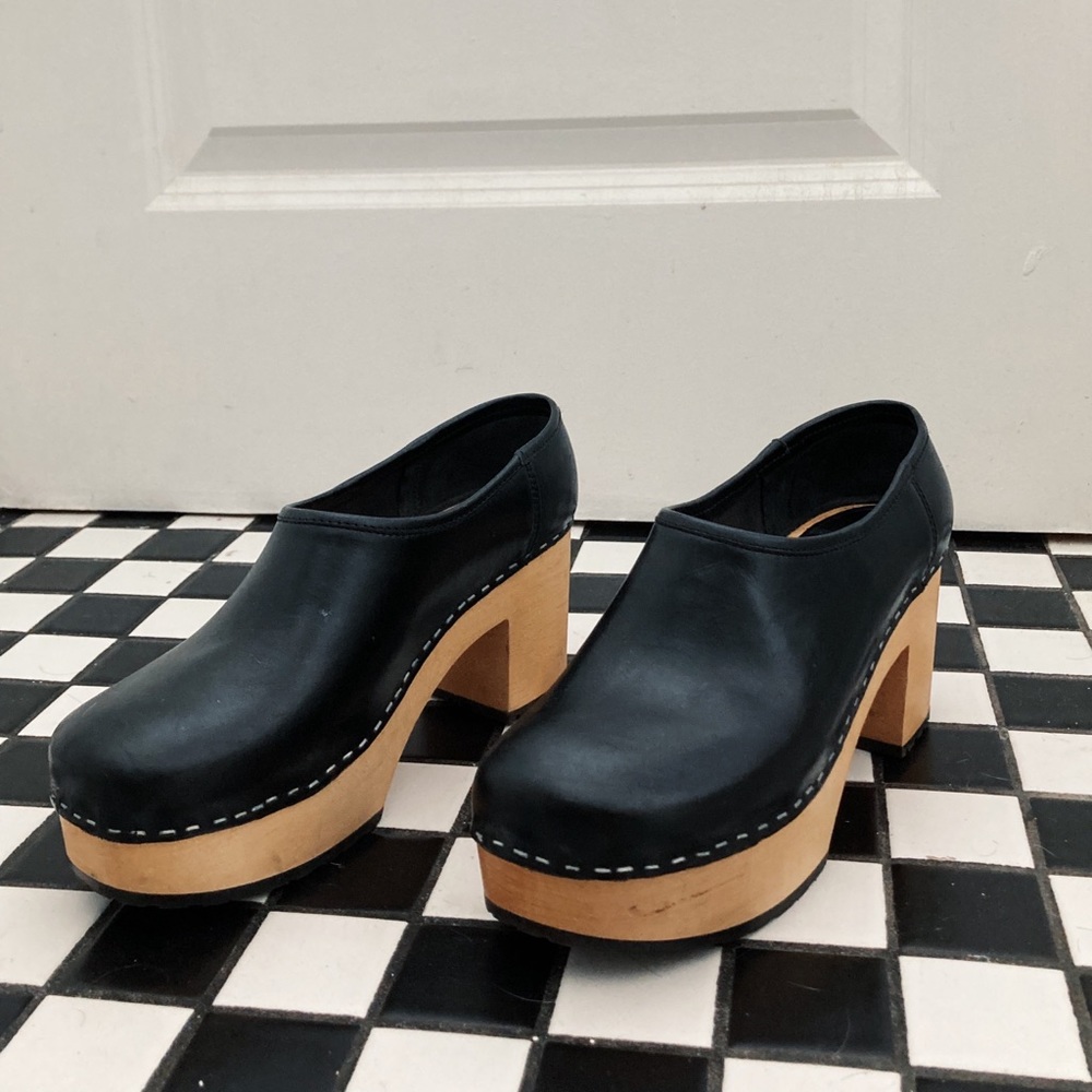 Swedish Hasbeens Bettan Clogs in Black Siz…